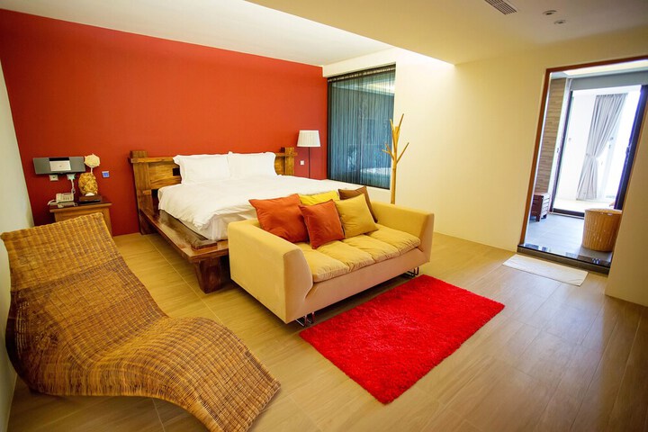 Room 7 of 48