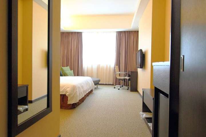 Room 43 of 74