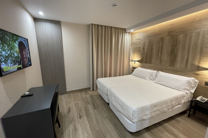 Room 27 of 71