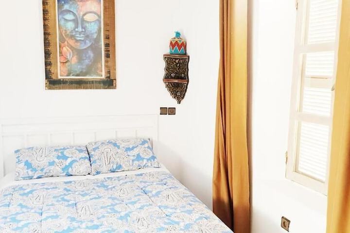 Room 4 of 27