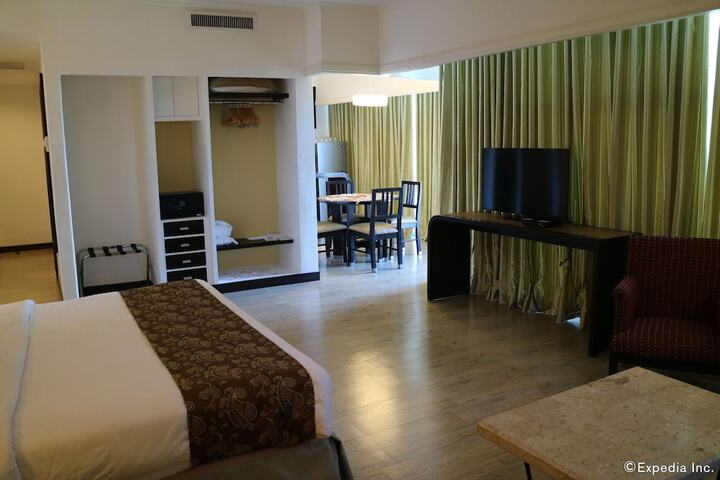 Room 30 of 79