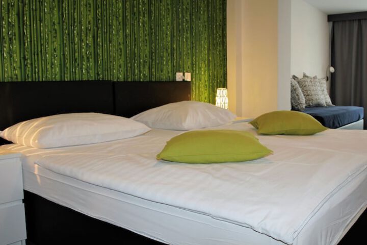 Room 6 of 22