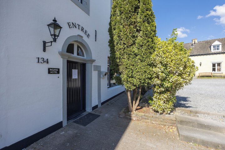 Hotel Entry