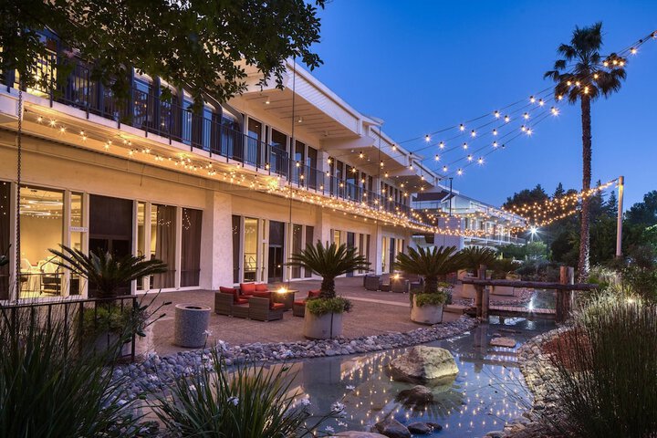 Hotel Exterior 42 of 45