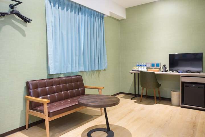 Room 27 of 72