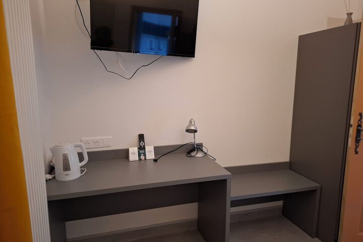 Room 16 of 50