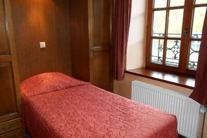 Room 3 of 37