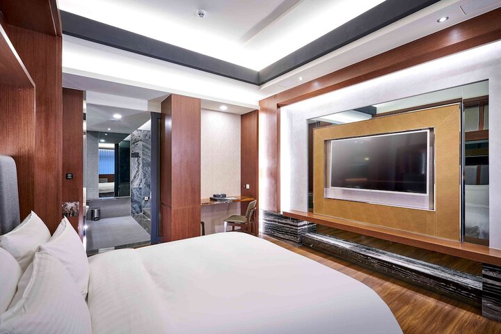 Room 25 of 66