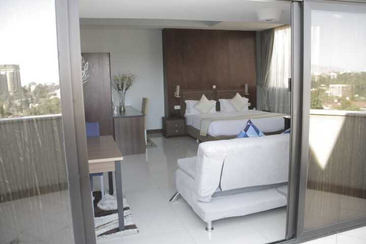Room 8 of 28