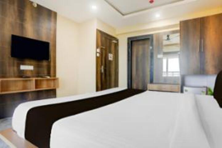Room 12 of 15