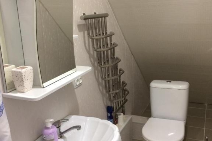 Room 11 of 27