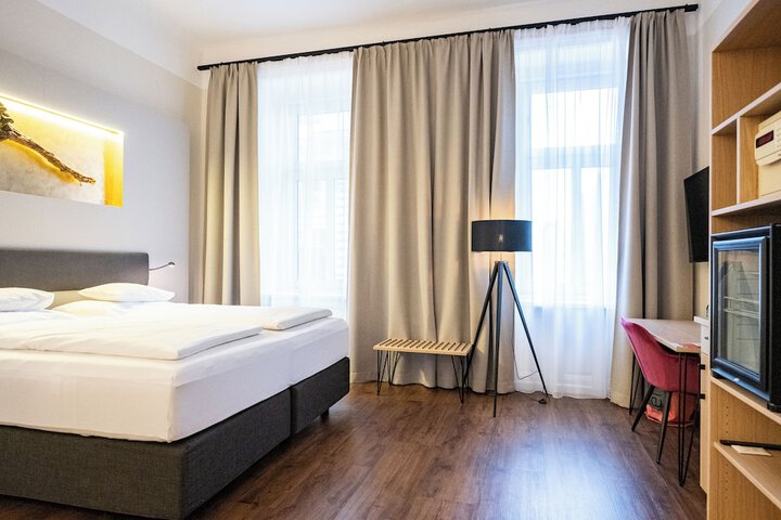 Room 36 of 104