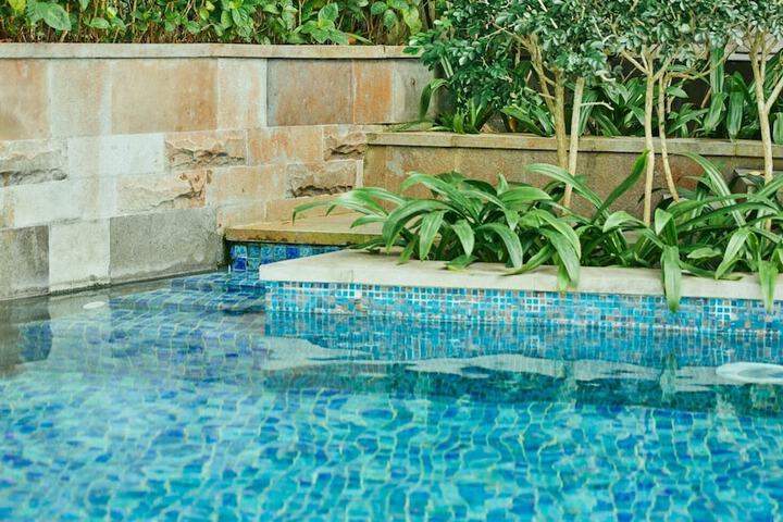 Pool 121 of 204
