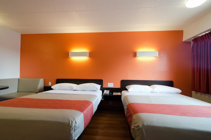2 Queen Beds Micfridge (6 of 6)