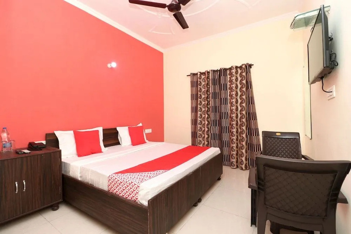 Room 4 of 10