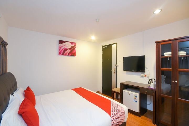 Room 13 of 33