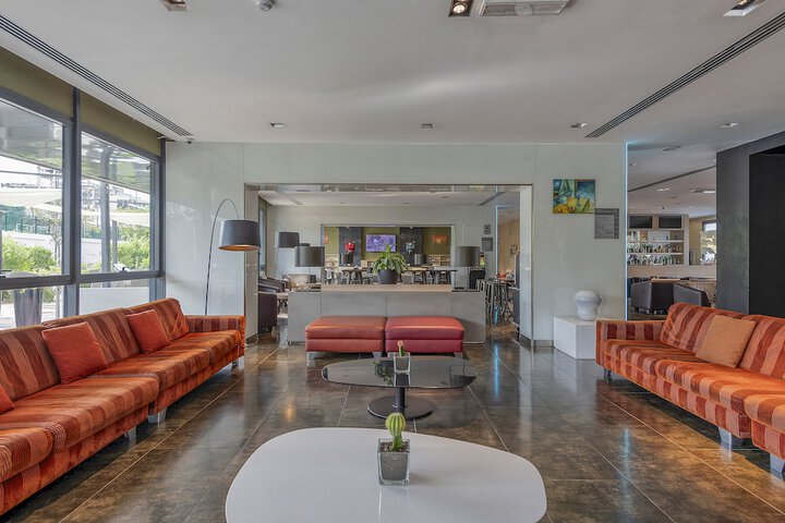Entrance & Lobby
