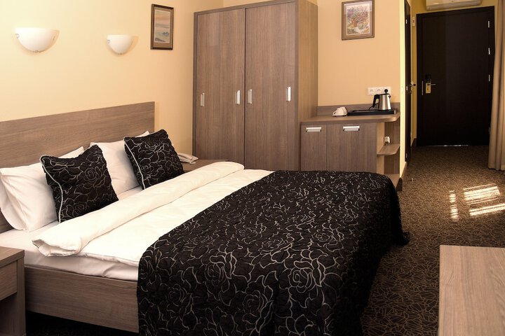 Room 13 of 119