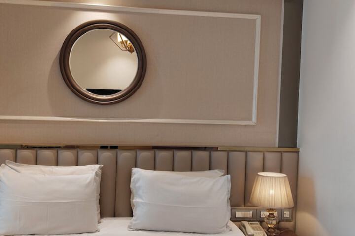 Room 32 of 48