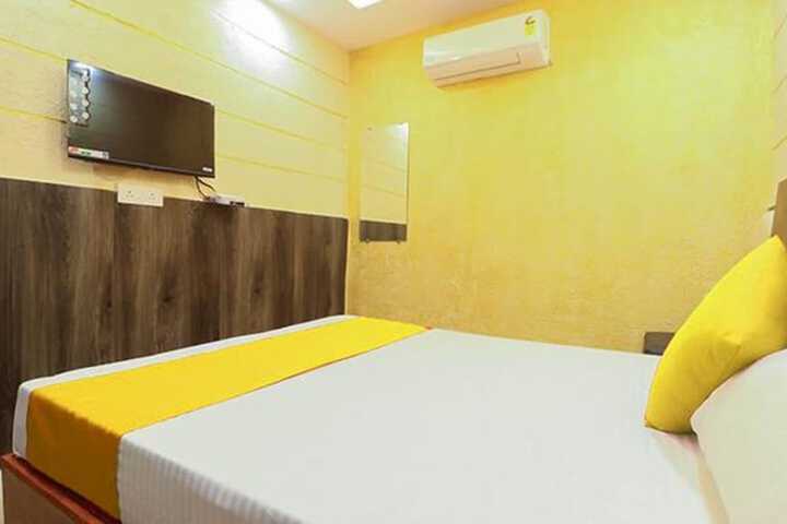 Room 9 of 18