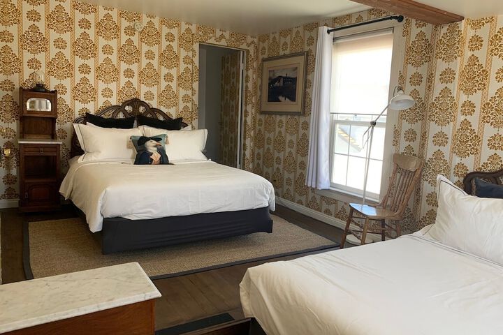 Room 10 of 33