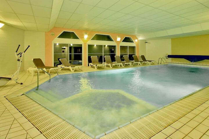 Pool 21 of 34