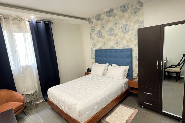 Room 10 of 19