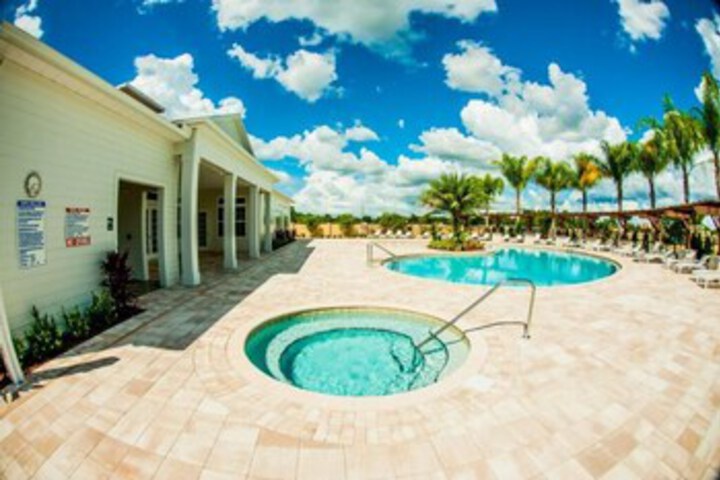 November Special W. Lucaya 4 Beds ID: 239294