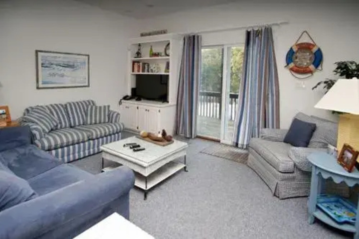 Room 2 of 10