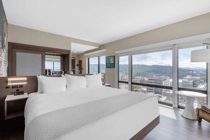 Room 32 of 99