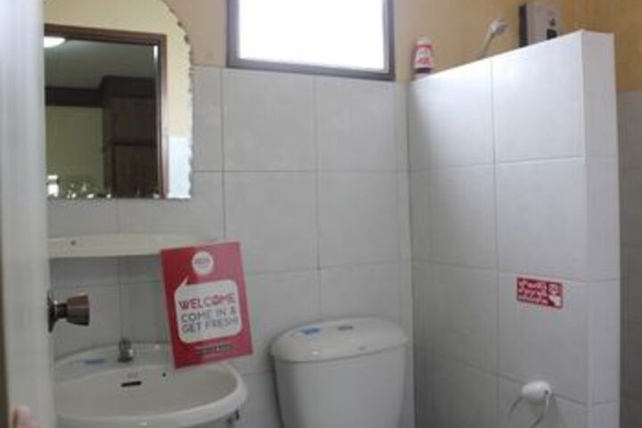 Room 4 of 33