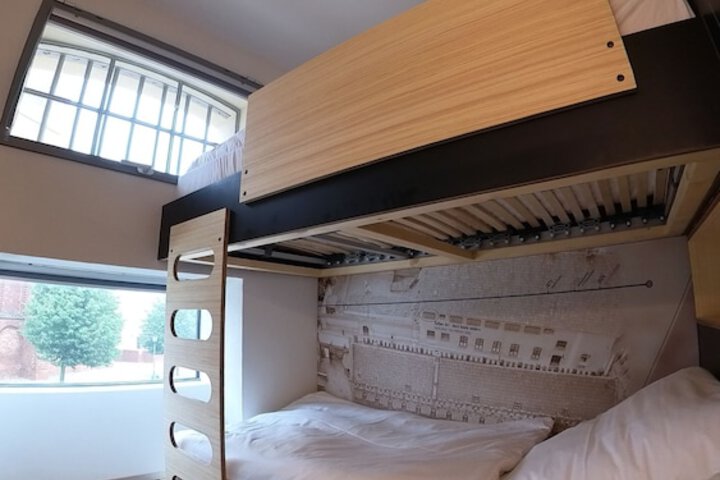 Room 14 of 93