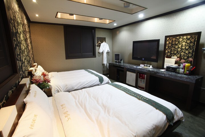 Room 19 of 40