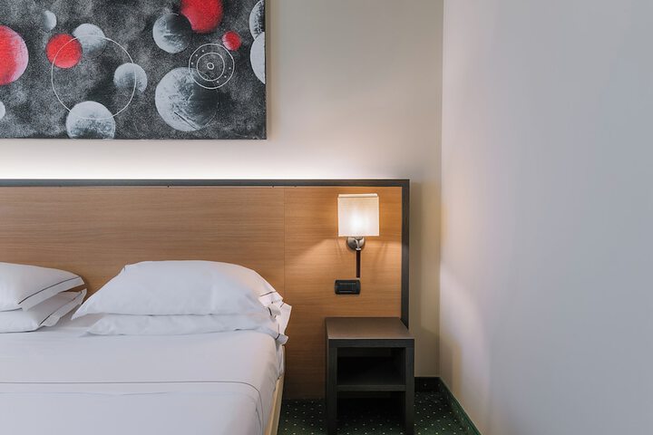 Room 16 of 65