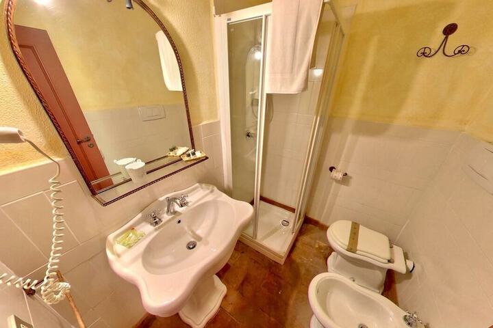 Room 15 of 42