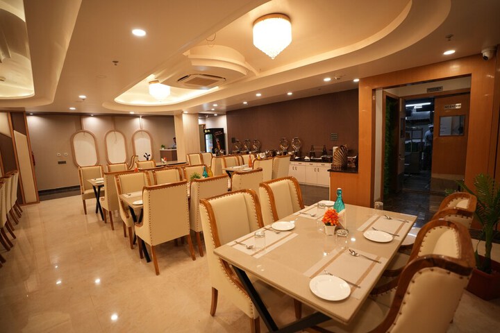 Dining 10 of 16