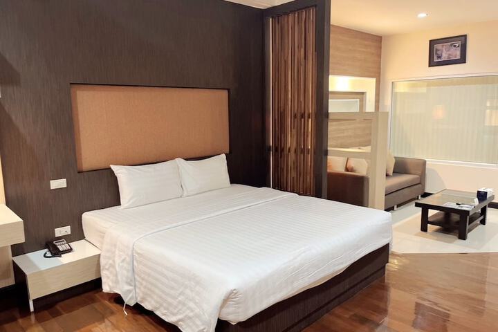 Eastpana 304(R1) Executive Residence