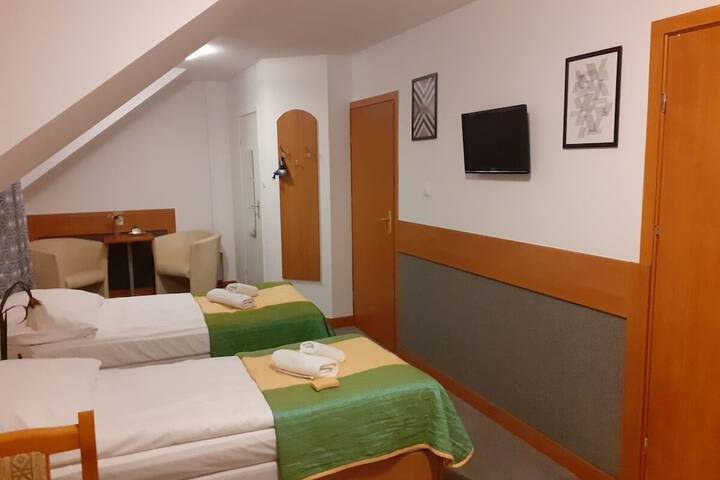 Room 9 of 40