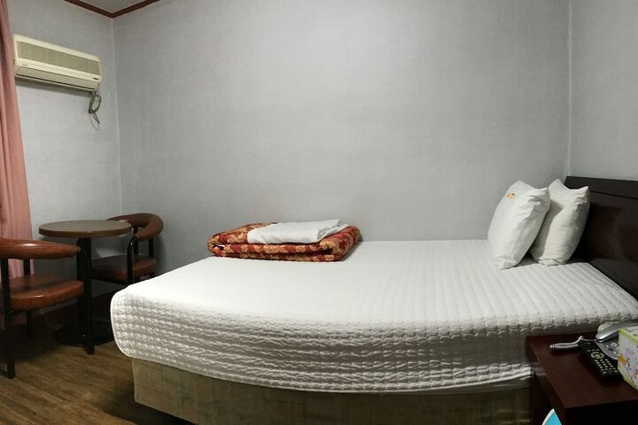Room 9 of 22