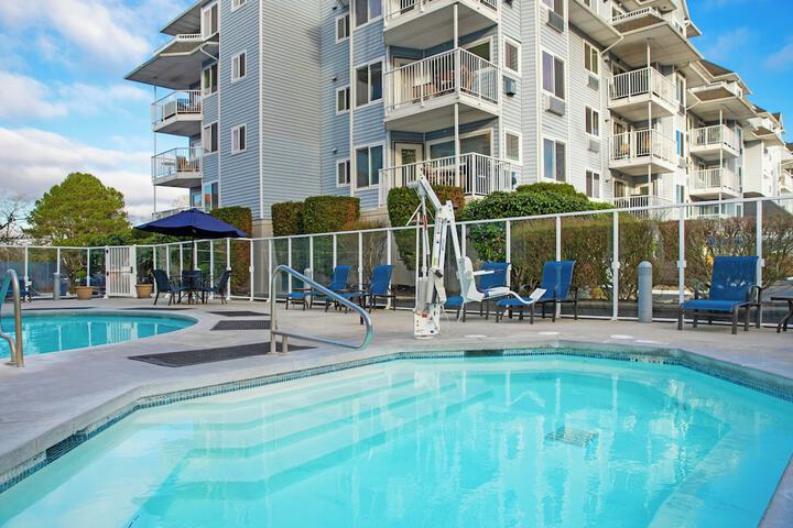 Hotel Pool