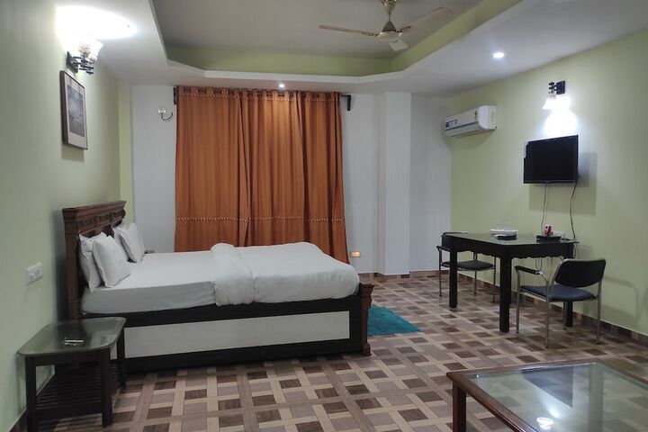 Room 15 of 37