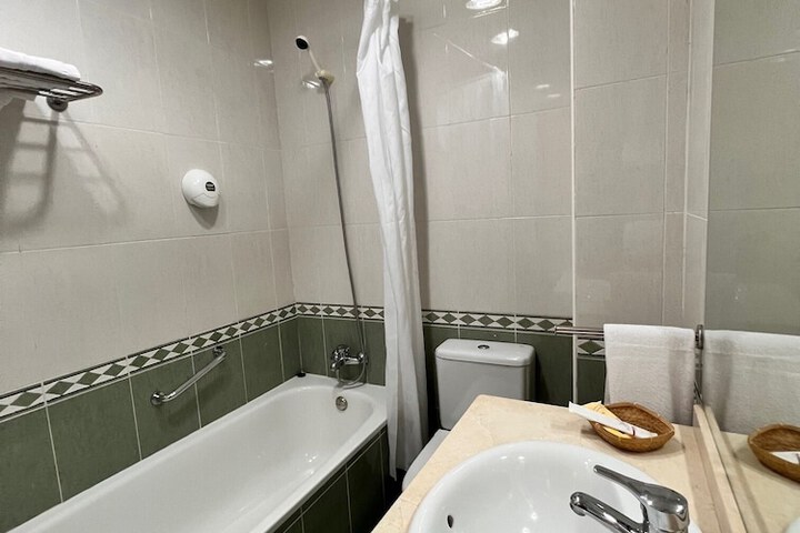 Room 21 of 28