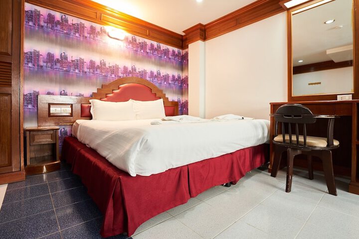 Room 32 of 136