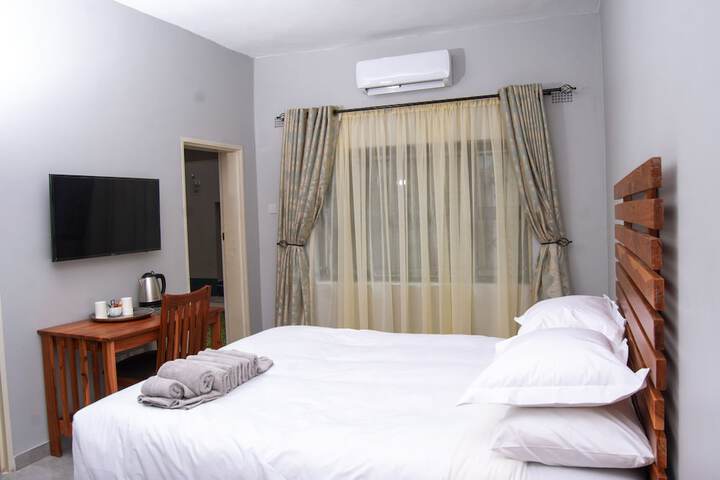 Room 5 of 33