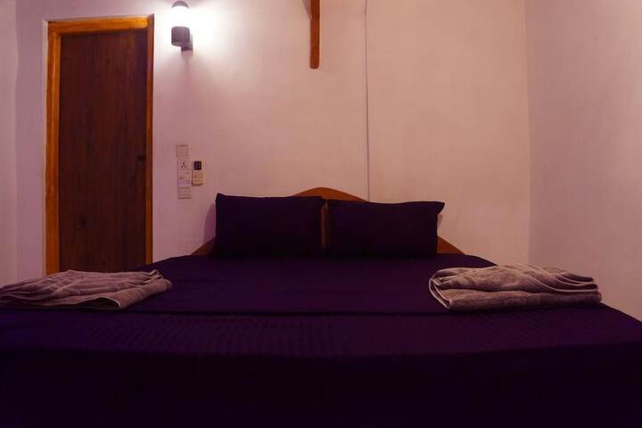 Room 4 of 8
