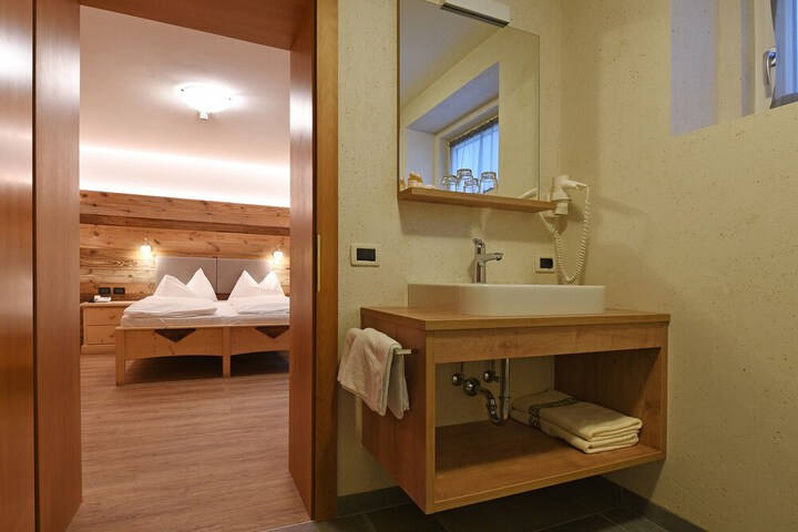 Room 10 of 41