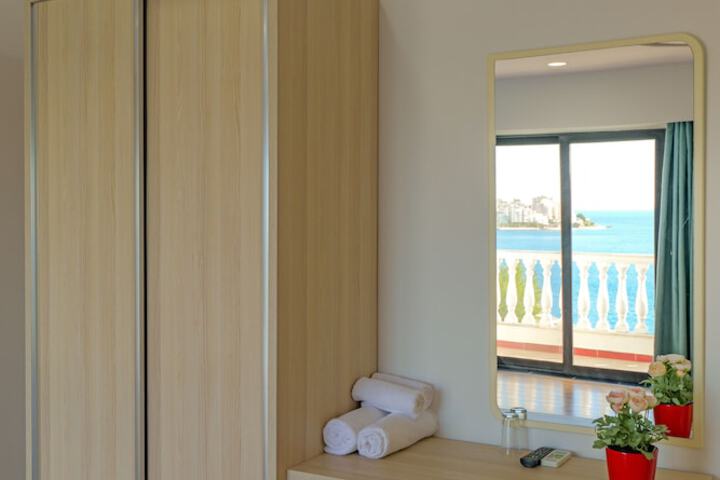 Room 25 of 119