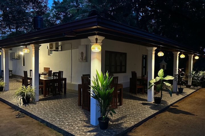 Lucas Lake Hotel in Tissamaharama