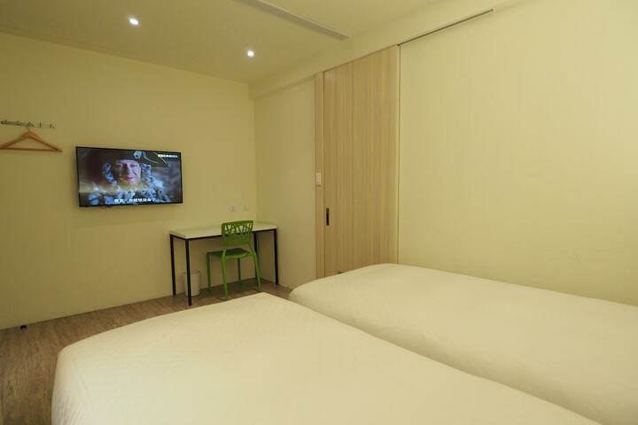Room 7 of 69