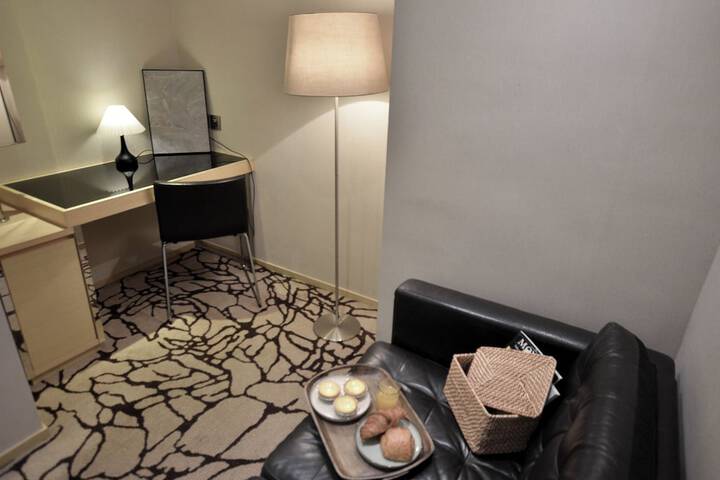 Room 27 of 39